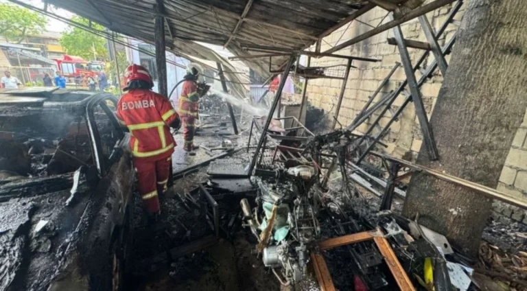 10 kereta, sebuah motosikal musnah dalam kebakaran bengkel