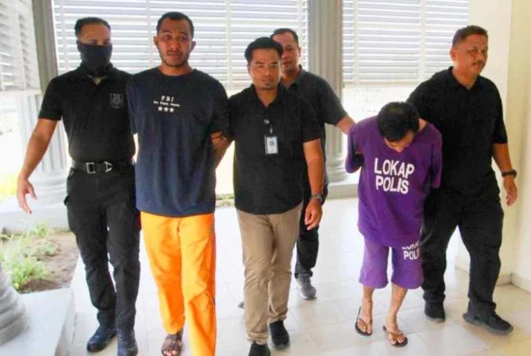 Bekas pemain bola sepak Kelantan, rakan didakwa larikan, kurung pemilik kedai emas