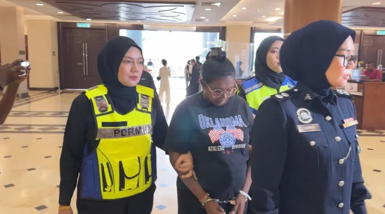 Wanita hamil dan ibu didakwa dera kanak-kanak 3 tahun