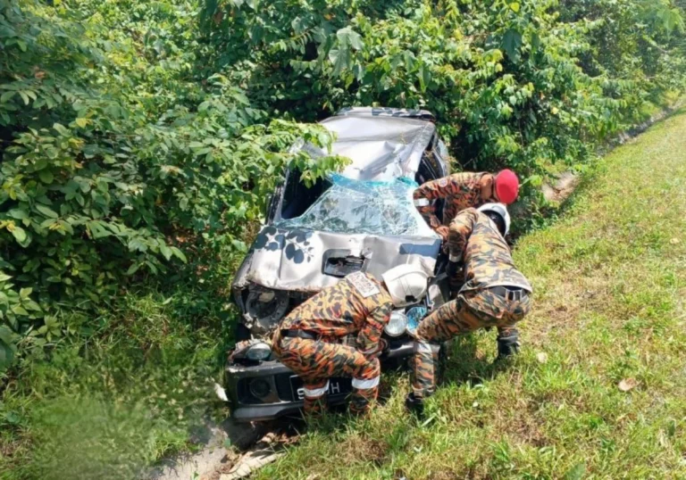 Guru pelatih wanita maut, kereta terbabas ketika balik sekolah