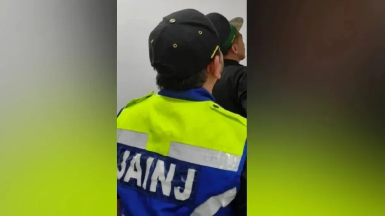 Gadis dicekup berkhalwat dengan teman lelaki dalam bilik hotel