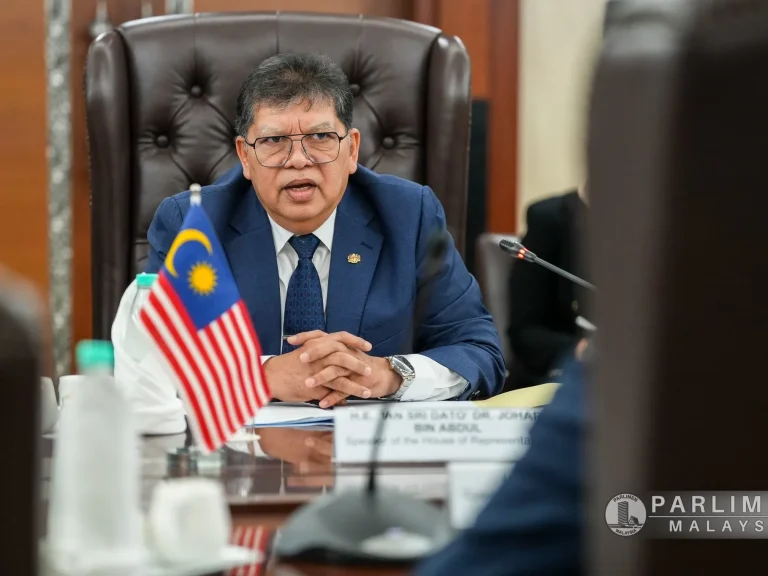 Johari sahkan terima surat pemakluman Hamzah sebagai Ketua Pembangkang