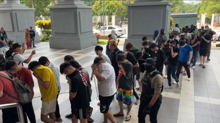 34 lelaki didenda RM2,000 dan RM3,000 sertai rusuhan di pusat hiburan