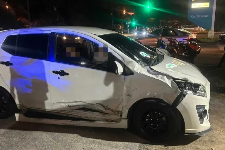 Penunggang maut rempuh kereta keluar simpang