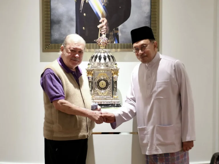 PM menghadap Agong, Tunku Mahkota Ismail maklum, bincang perkembangan semasa negara
