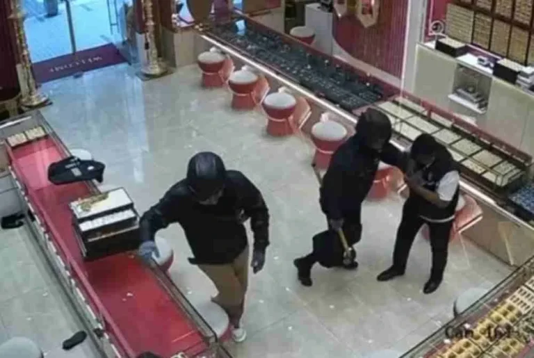 Empat lelaki rompak kedai emas di Brickfield, kerugian hampir RM10 juta