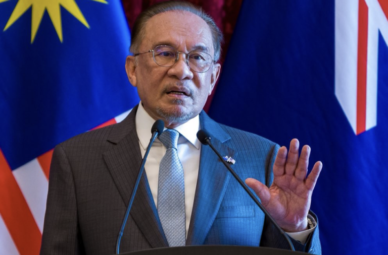 Sedia kurangkan gaji menteri, jika situasi ekonomi negara meruncing – PM