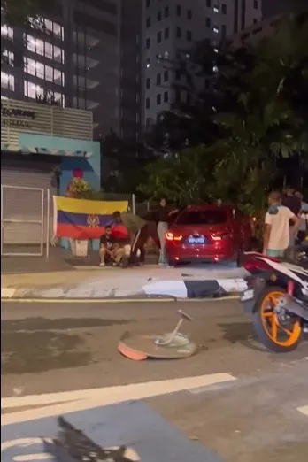 Langgar lampu merah, dua penunggang parah dirempuh kereta