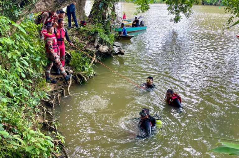 Dua beradik hilang dihanyut arus deras ketika mandi sungai