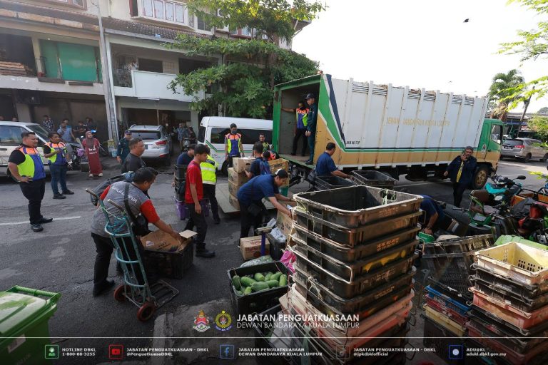 DBKL sita 10 rumah dijadikan stor sayur, buah-buahan