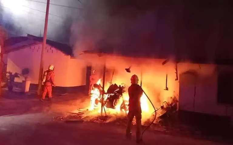 Empat motosikal trafik polis hangus terbakar di IPD Pasir Puteh