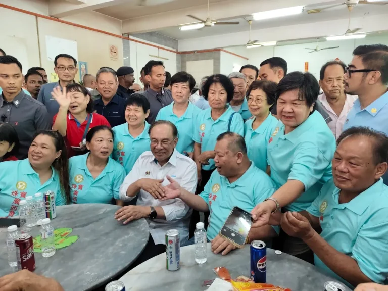 Perdana Menteri santuni masyarakat Cina di Chemor