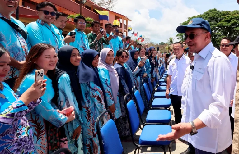 PM mahu SMK Banggi jadi contoh kecemerlangan pendidikan luar bandar