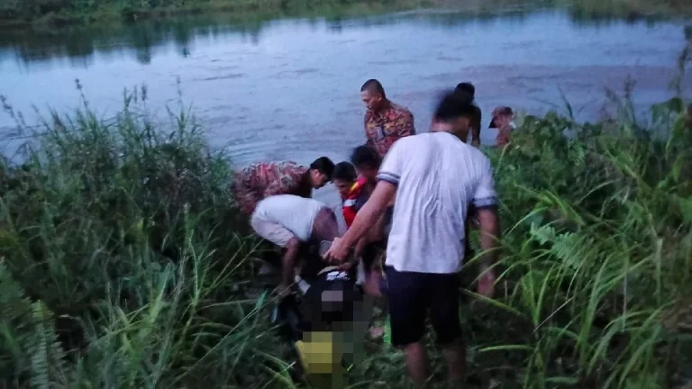 Dua sepupu lemas ketika mandi di kolam kuari