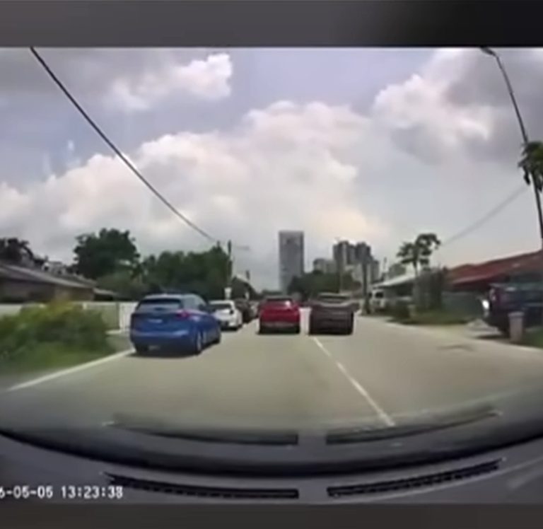 Penunggang motosikal maut, dirempuh Proton X70 terbabas