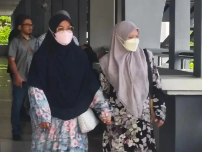 Guru kelas wanita didakwa tunjuk gambar alat sulit terhadap pelajar lelaki