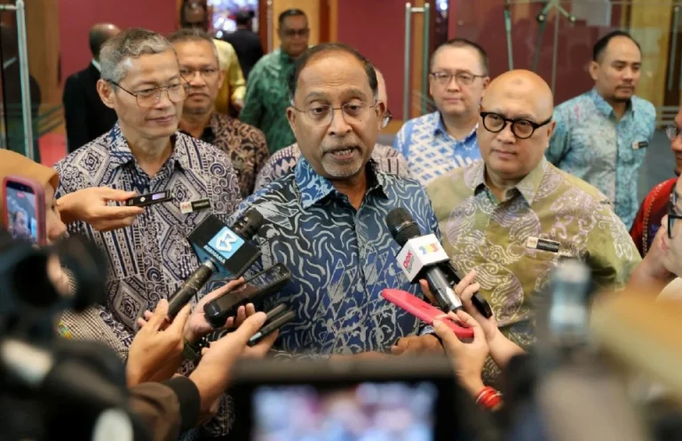 Buka laluan ke IPTA bukan bermakna kerajaan korbankan sistem pendidikan negara – Zambry