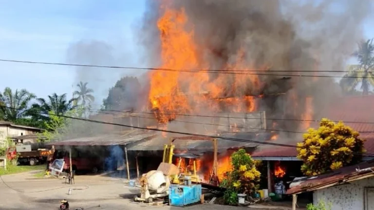 Lima premis terbakar, sembilan enjin bot hangus di Kuala Berang