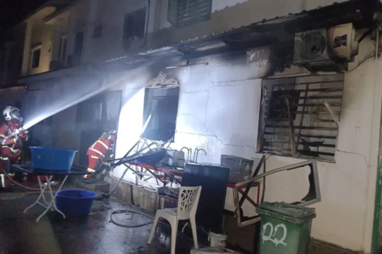 Sembilan sekeluarga nyaris rentung, rumah terbakar awal pagi