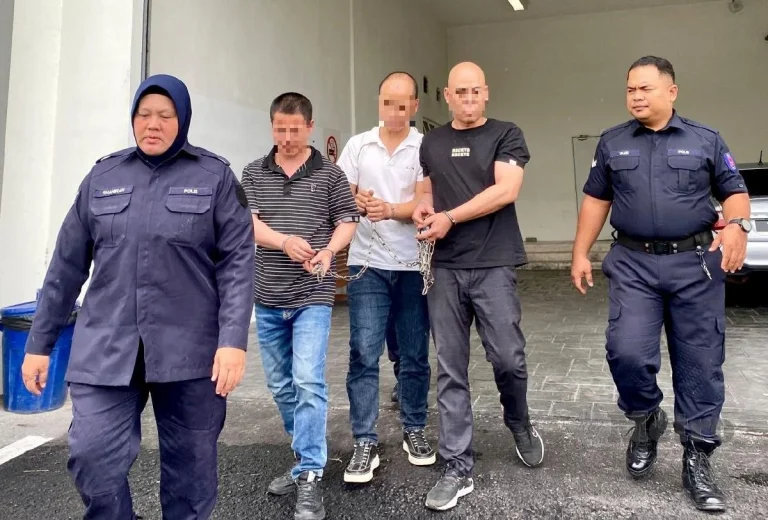 Polis tahan empat lelaki China cuba rempuh SJR, disyaki geng pecah rumah