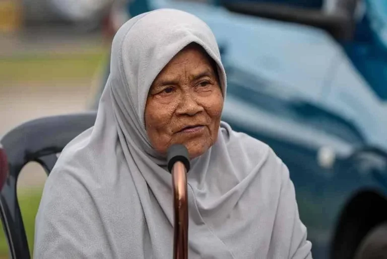 “Selalunya dia makan sikit, tapi malam itu dia makan banyak” –  Ibu Koperal Norazmi