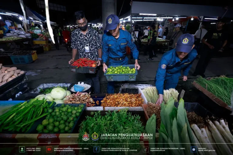 DBKL sita 13 gerai warga asing berniaga tanpa lesen di Pasar Harian Selayang