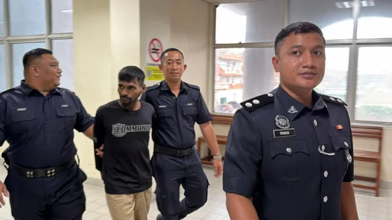 Lelaki mengaku tidak bersalah tetak rakan guna parang