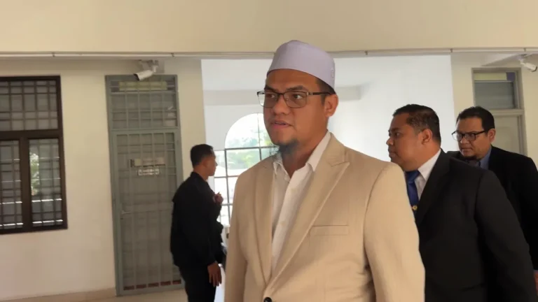 Peniaga durian didakwa muat naik hantaran palsu bekalan diesel ke Filipina