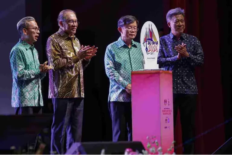 PM zahir penghargaan media tempatan berpegang pada etika dan integriti