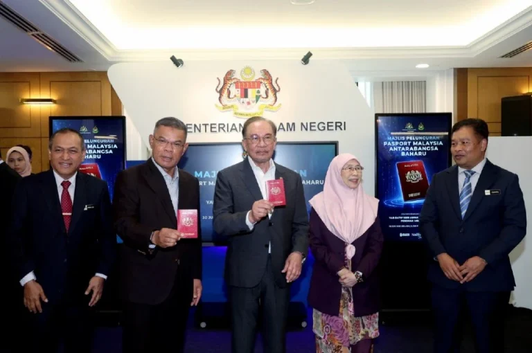 Pasport baharu Malaysia dengan 94 ciri keselamatan mula dikeluarkan esok