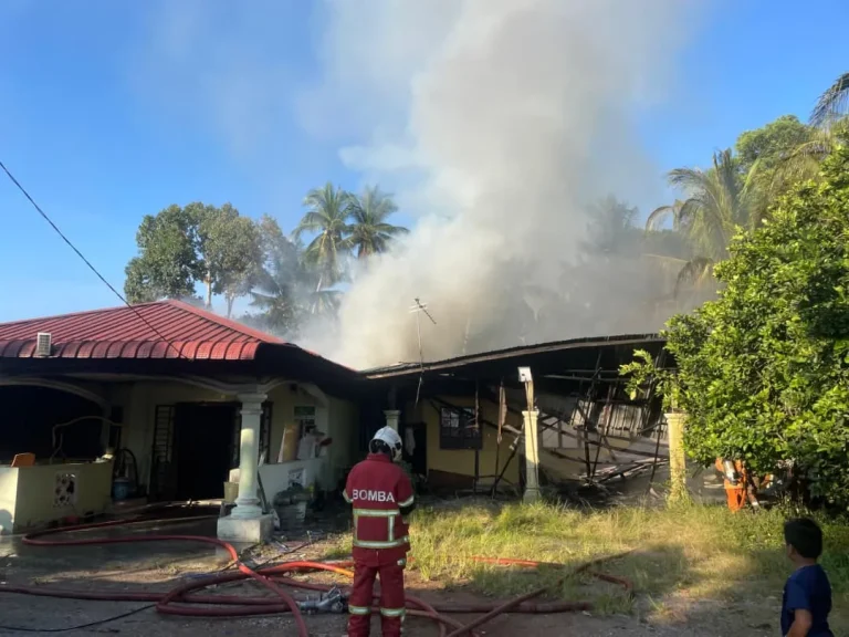 Dua rumah terbakar di Pasir Panjang