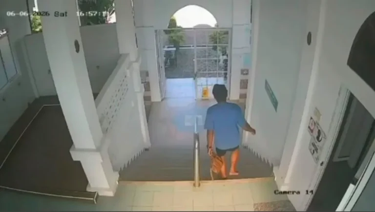 Lelaki berseluar pendek curi beg penuntut universiti dalam masjid
