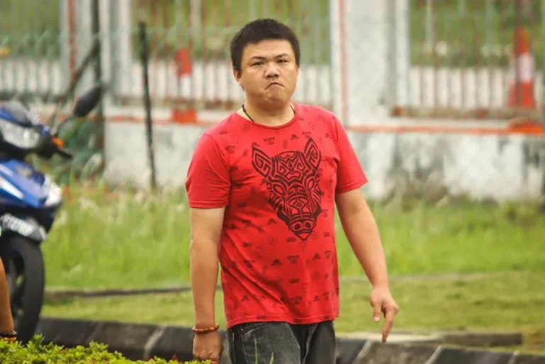 Padah tunjuk jari tengah, pemandu lori dipenjara sehari dan denda RM8,000