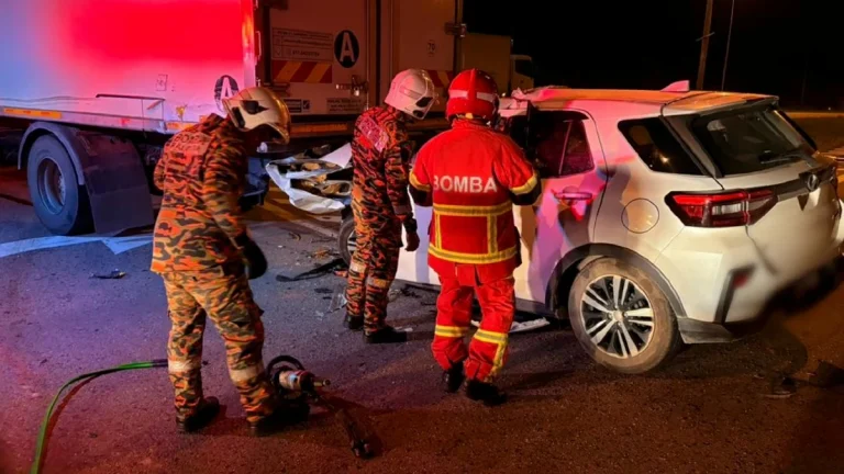 Lelaki maut tersepit, seorang cedera, Ativa rempuh lori bawa ikan sejuk beku