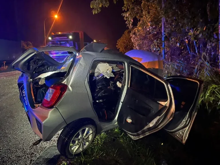 Dua maut kereta bertembung lori bawa durian