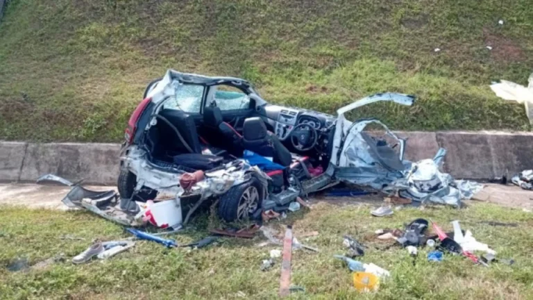 Nahas Sungai Petani : Myvi rosak di lorong kecemasan dirempuh lori, guru parah