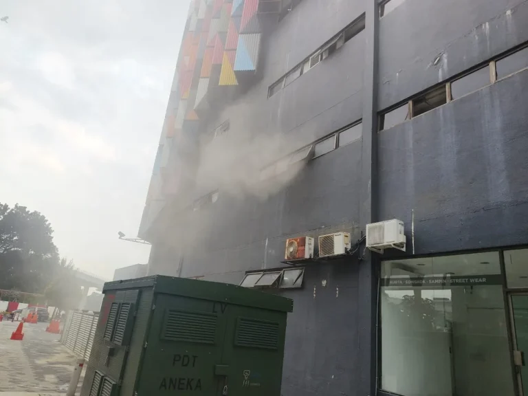 Bilik penghawa dingin Kompleks PKNS terbakar