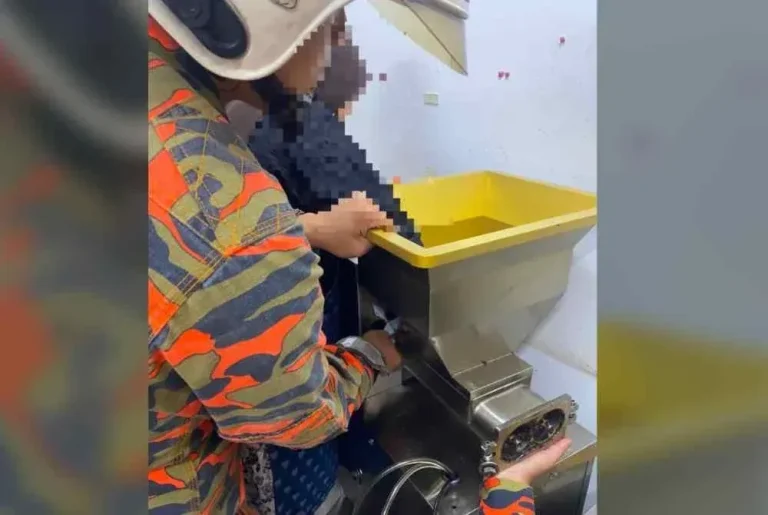 Wanita putus dua jari tersepit mesin kuih