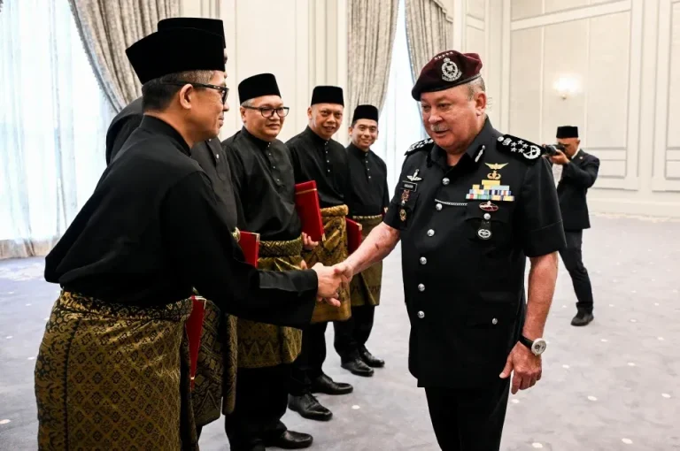 Agong terima watikah pelantikan enam ketua perwakilan asing ke Malaysia