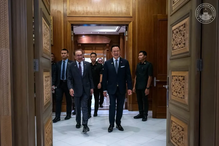 Anutin ucap selamat maju jaya kepada Anwar dalam PRN Johor