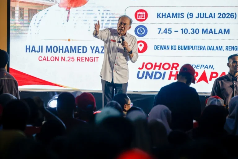 Anwar tekad noktah isu bekalan air, klinik uzur di Rengit