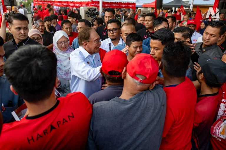 Anwar pertikai pihak salahkan DAP