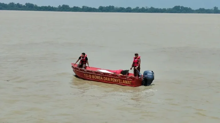 Dua kes terjatuh dari jambatan sama: Wanita maut, lelaki dan bayi masih hilang