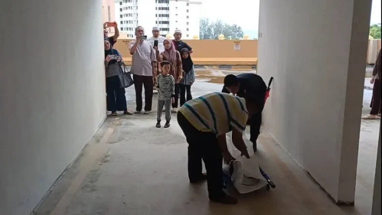 Kanak-kanak autisme maut terjatuh tingkat 13 pangsapuri inap desa, ibu tidak sedap hati dari awal
