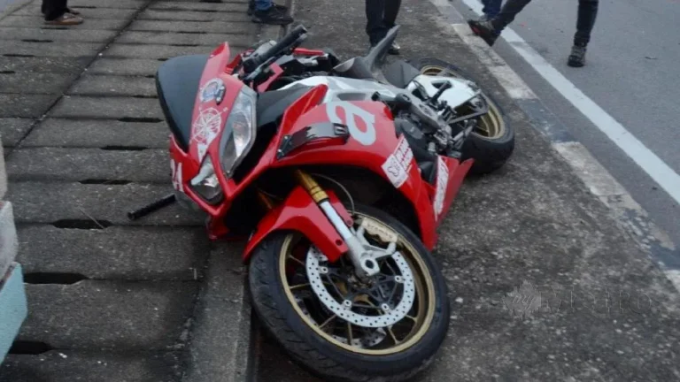 Penunggang wanita maut motosikal berkuasa tinggi terbabas