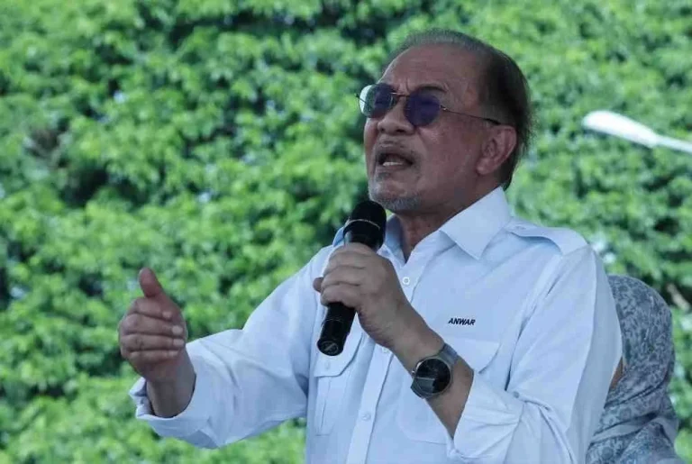Anwar tekad selesaikan isu perumahan generasi kedua Felda
