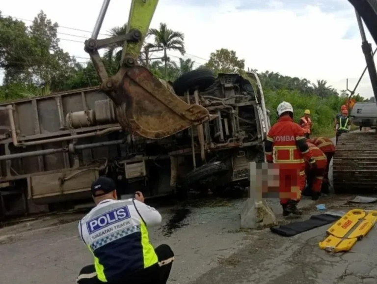 Pemandu maut tersepit selepas lori lapan tan terbabas
