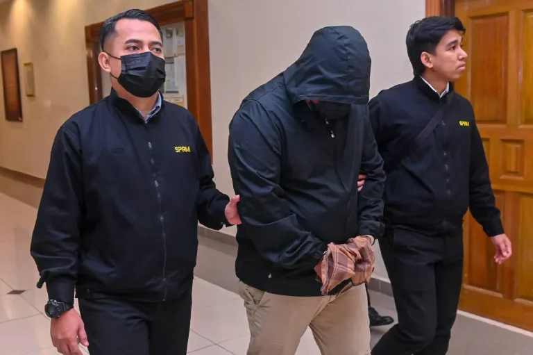 Koperal trafik dipenjara empat bulan terima suapan RM1,000