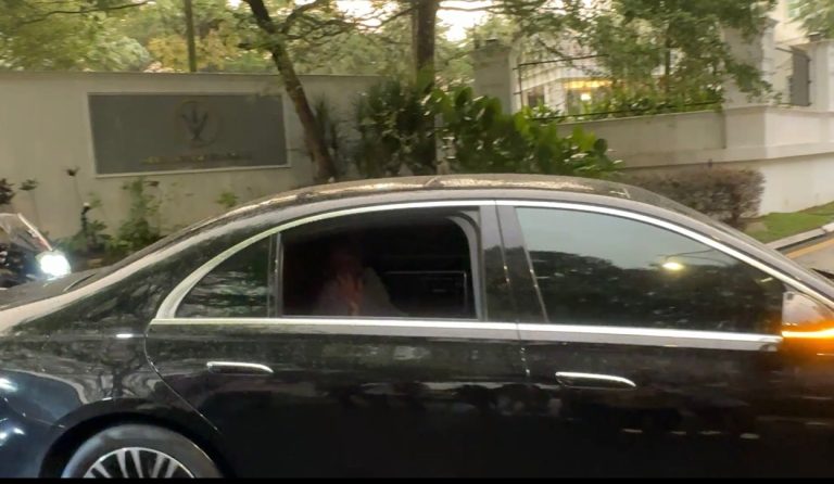 Anwar tinggalkan istana selepas menghadap Tuanku Muhriz
