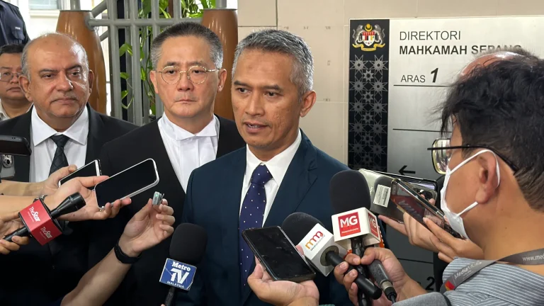Insiden KLIA : Shuhaily mengaku tidak bersalah cederakan dua anggota polis